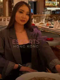 ESTELLE KENSINGTON profile photo 15