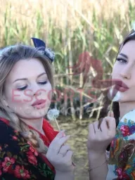 Alba and Margot photo 4