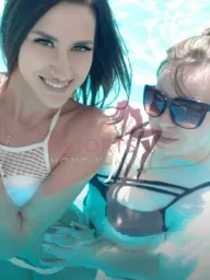 Alba and Margot photo 6